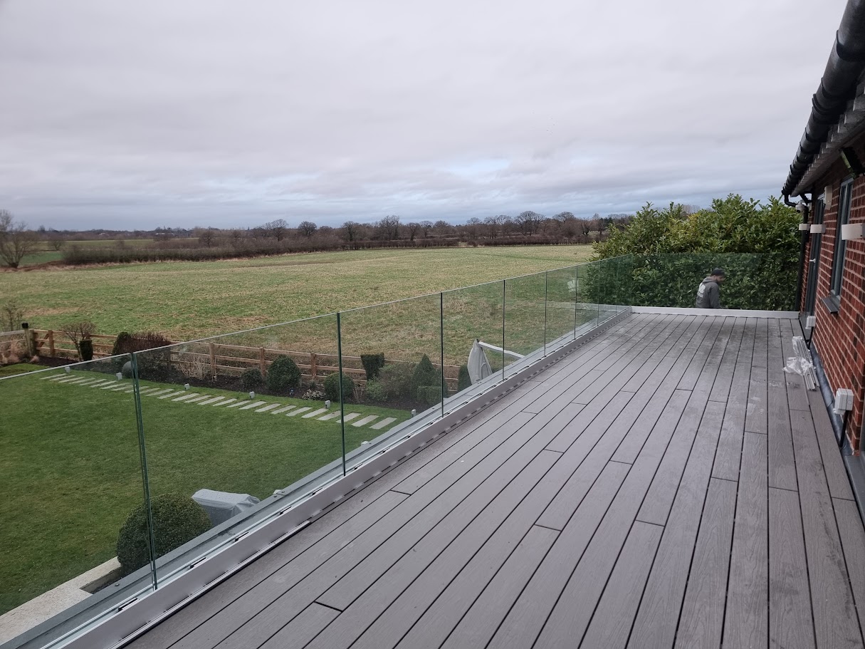 A frameless glass roof terrace in Alderley Edge — further view of the completed installation