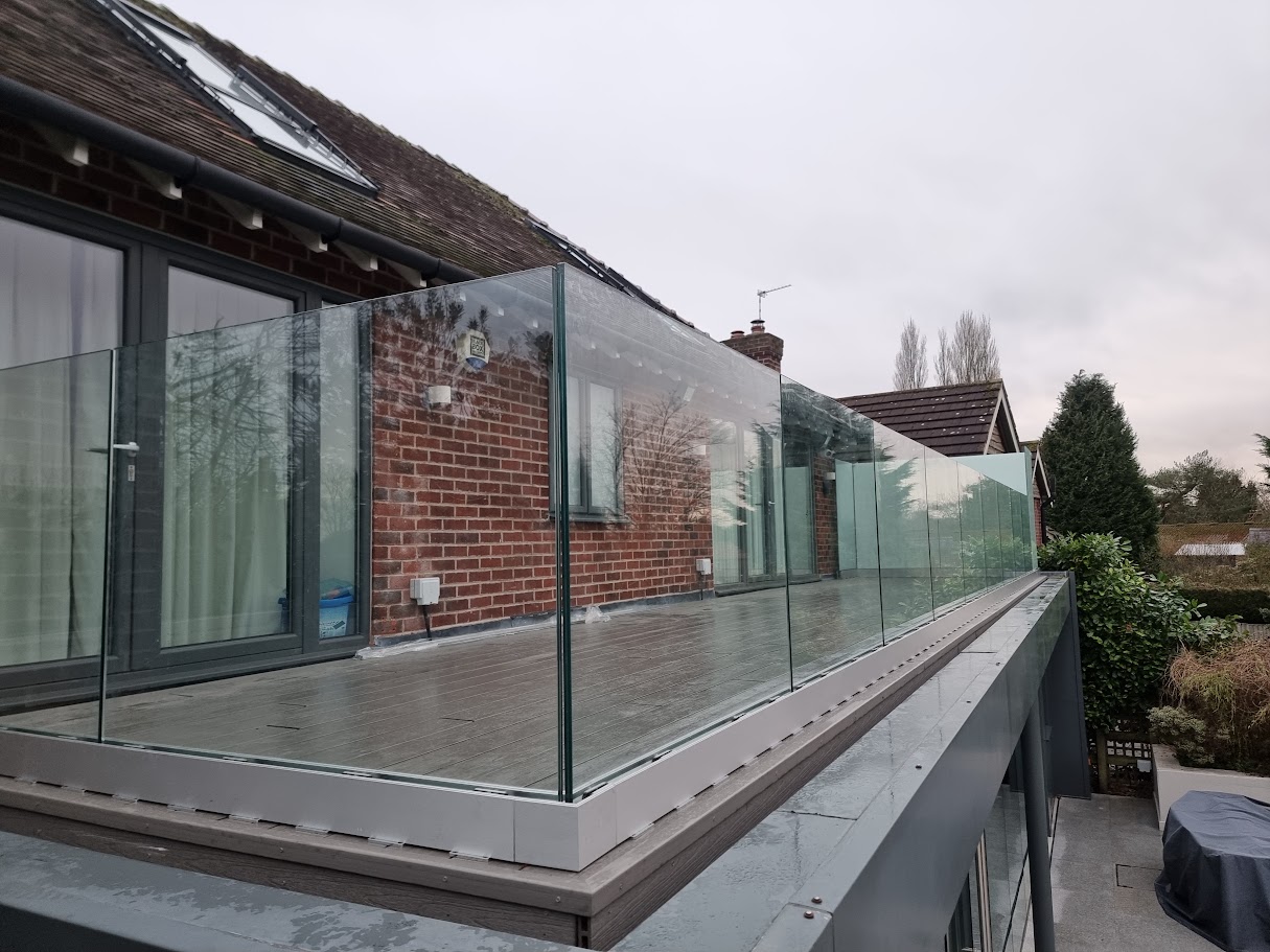 A frameless glass roof terrace in Alderley Edge — further view of the completed installation