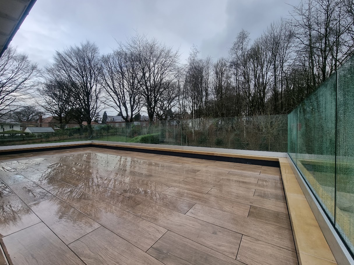 A frameless glass roof terrace in Nether Alderley — further view of the completed installation
