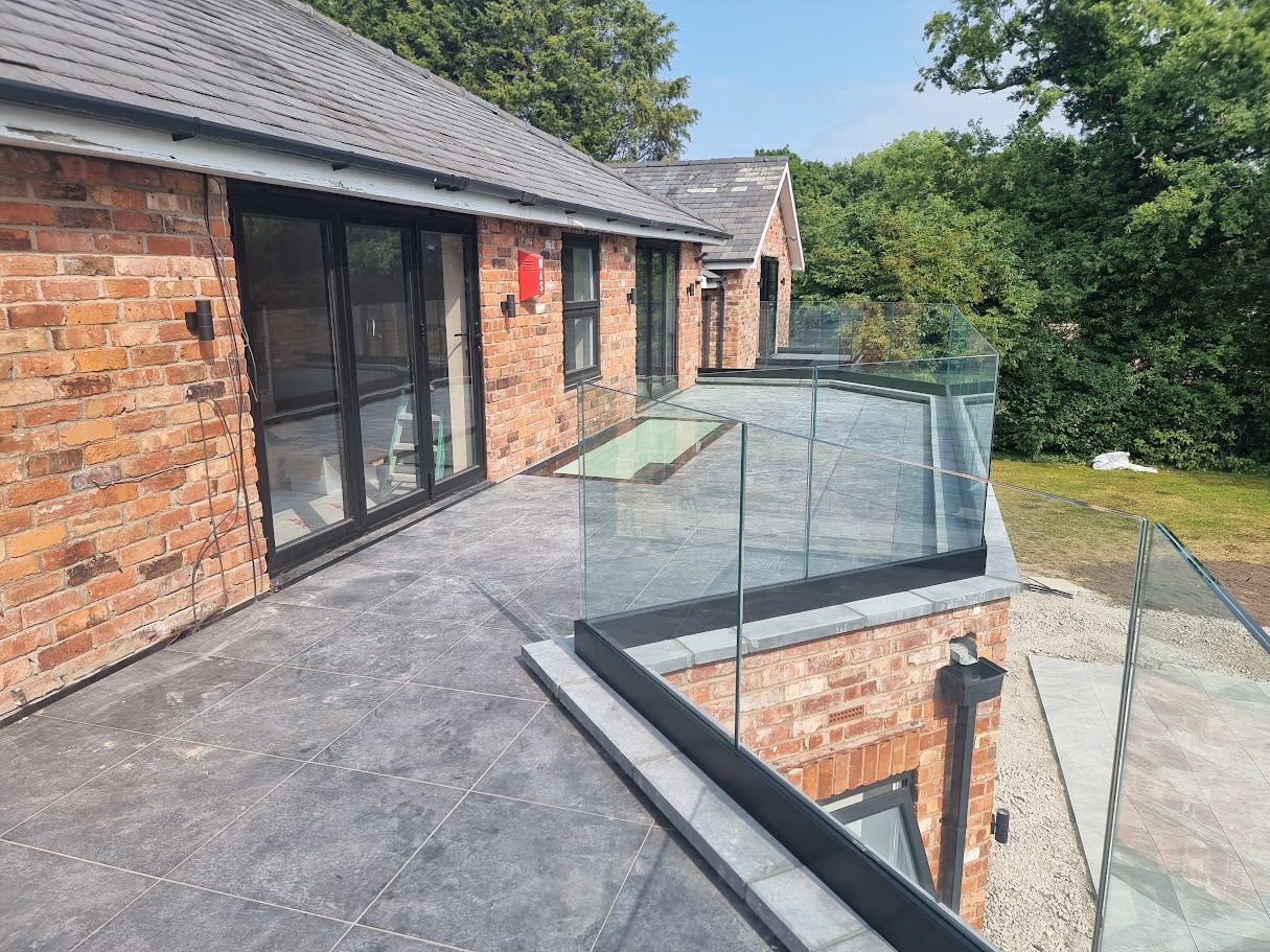 A frameless roof terrace and balcony in Lower Peover — further view of the completed installation