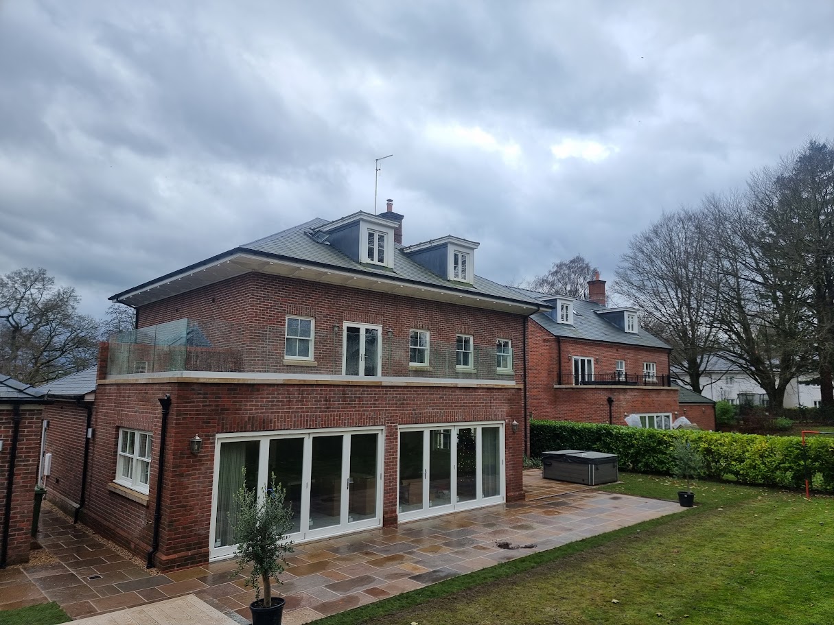 A frameless glass roof terrace in Nether Alderley — further view of the completed installation