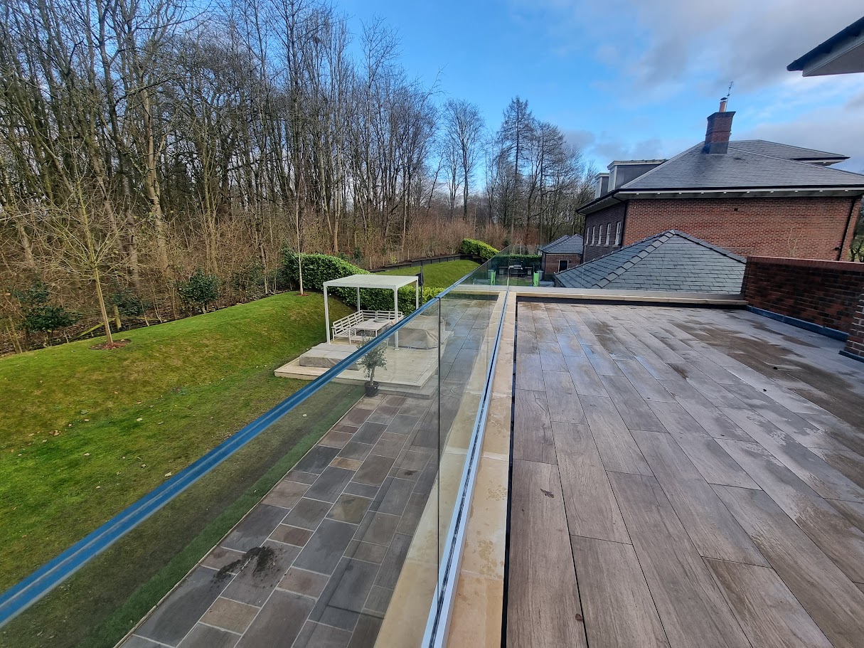 A frameless glass roof terrace in Nether Alderley — further view of the completed installation