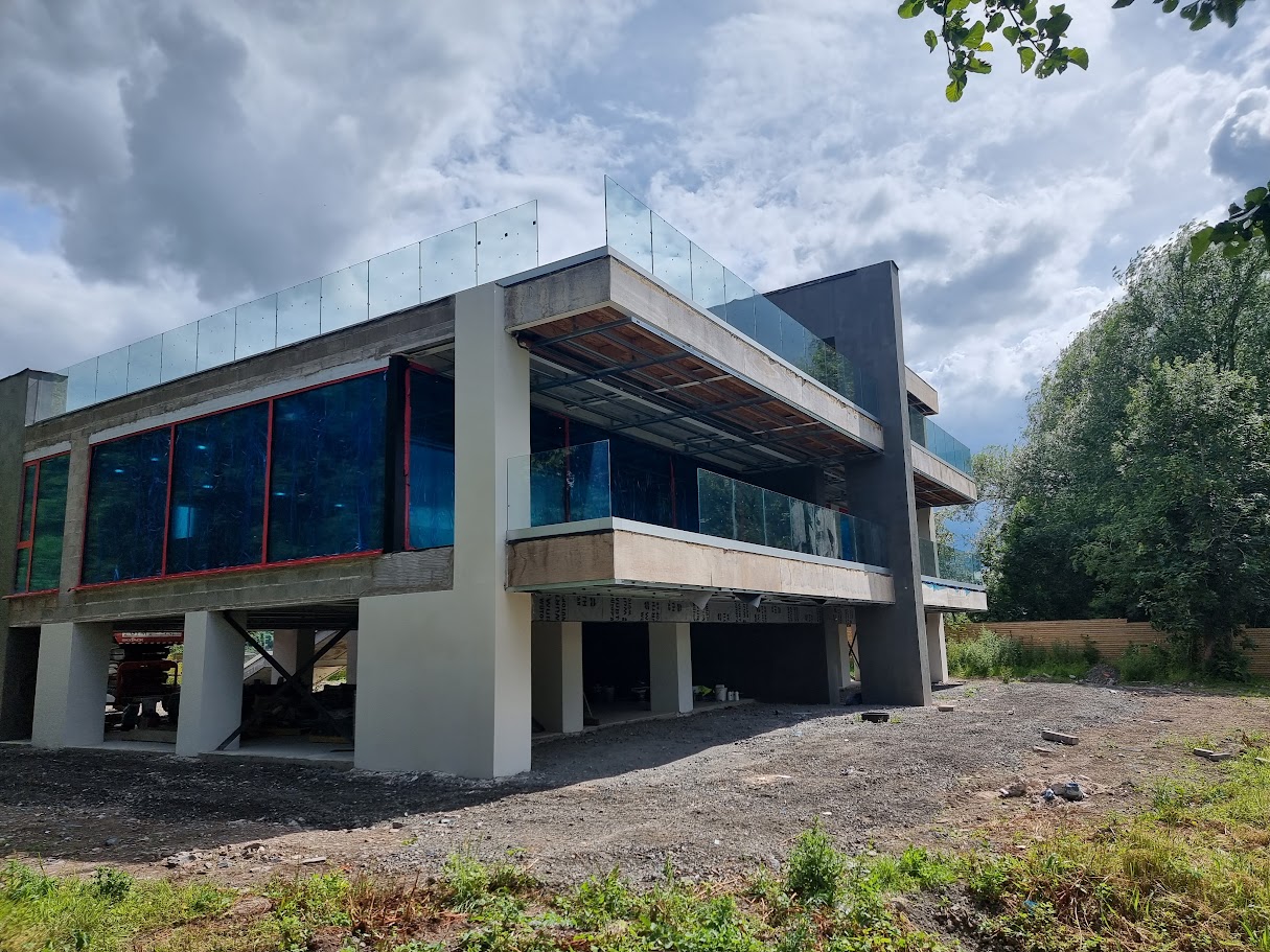 A riverside terrace project in Chester — further view of the completed installation