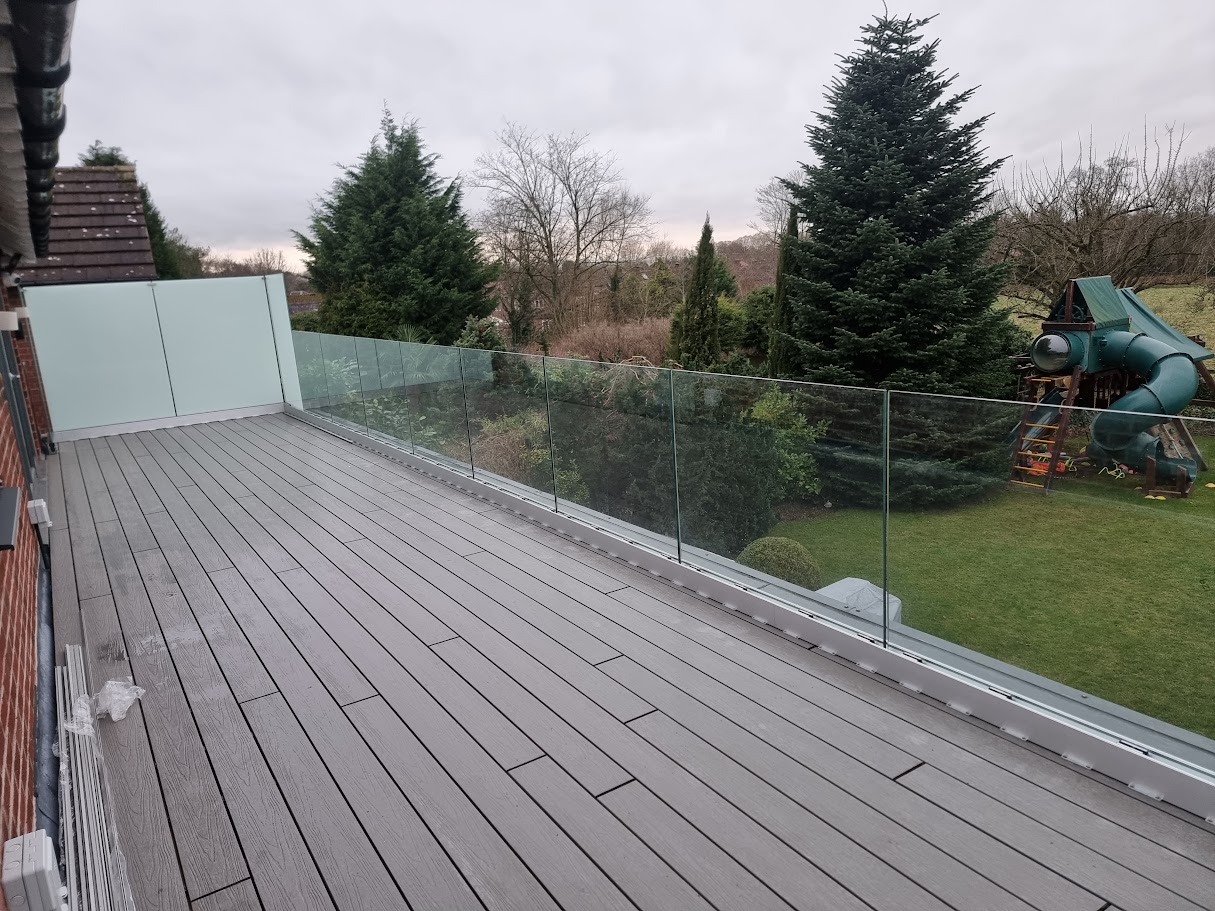 A frameless glass roof terrace in Alderley Edge — further view of the completed installation