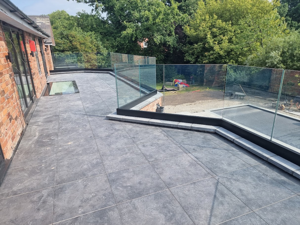 A frameless roof terrace and balcony in Lower Peover — Manchester Balustrades installation